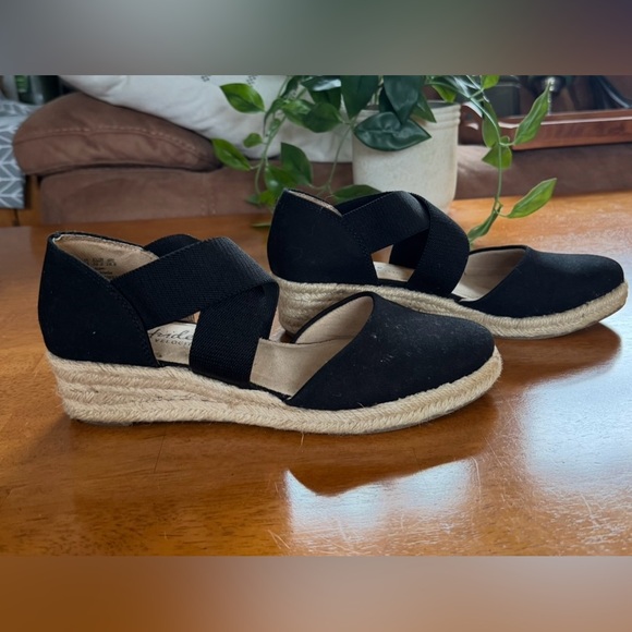 Life Stride Velocity 2.0 Black Espadrille Shoes with Elastic Straps Size 9.5 - Picture 1 of 5